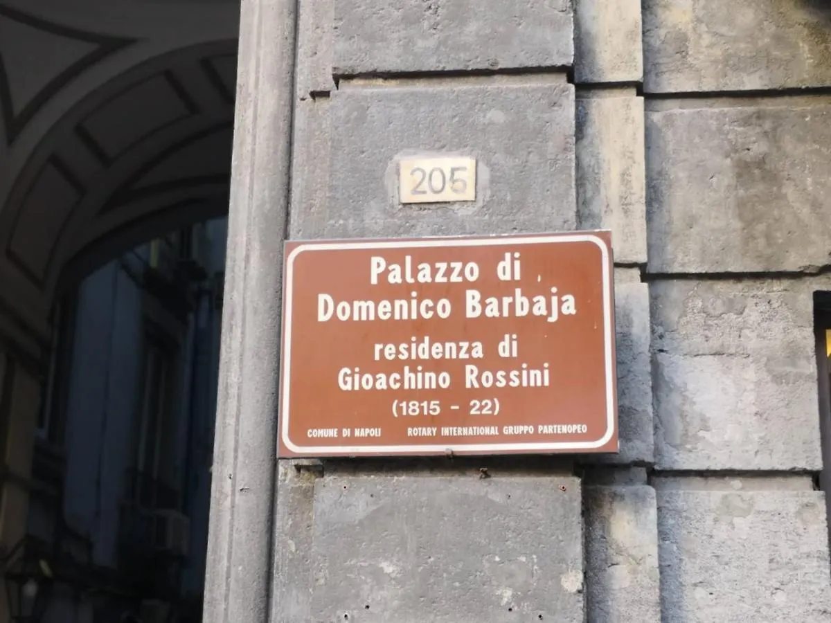 Barbaja Suites In Street Toledo 205 Nápoles
