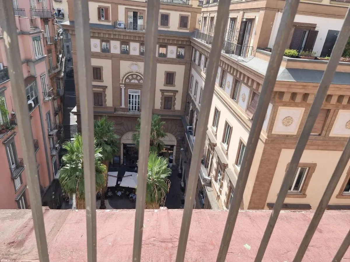 Barbaja Suites In Street Toledo 205 Nápoles Bed and breakfast